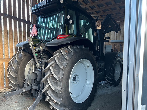 Valtra G115 2 of 2