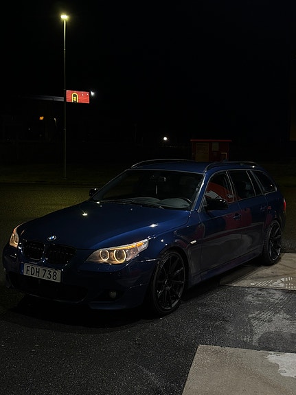 BMW 525i 3 of 11