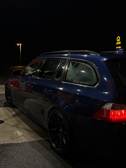 BMW 525i 2 of 11