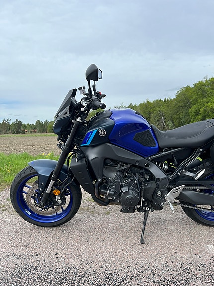 Yamaha Mt-09 4 of 7