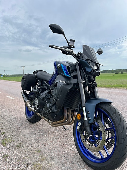 Yamaha Mt-09 2 of 7