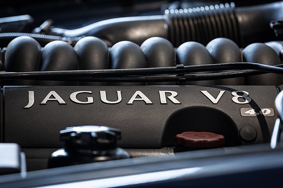Jaguar XJ 19 of 22