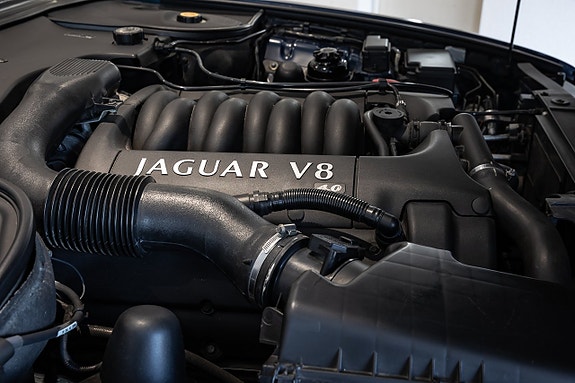 Jaguar XJ 21 of 22