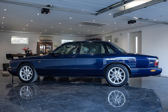 Jaguar XJ 3 of 22