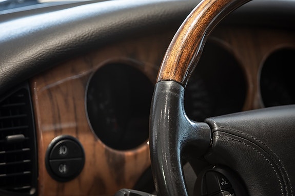 Jaguar XJ 18 of 22