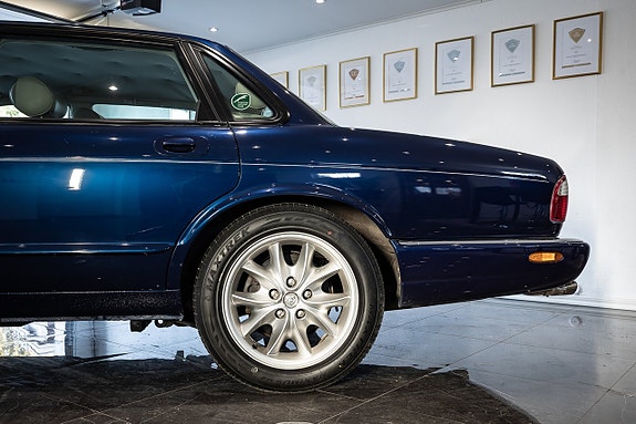 Jaguar XJ 6 of 22