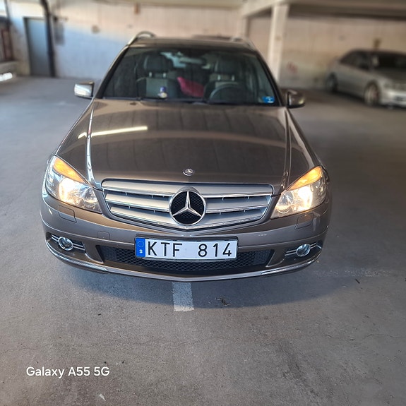 Mercedes-Benz C180 2 of 3