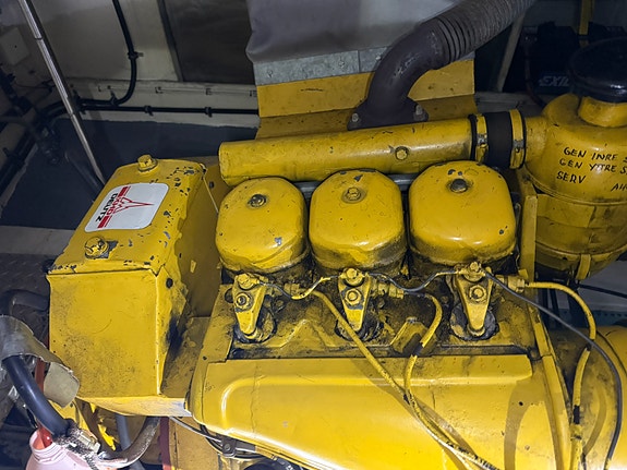 Arbetsbåt med bekväm boendemöjlighet - Stormskärs Junker med Deutz båtmotor 9 of 30