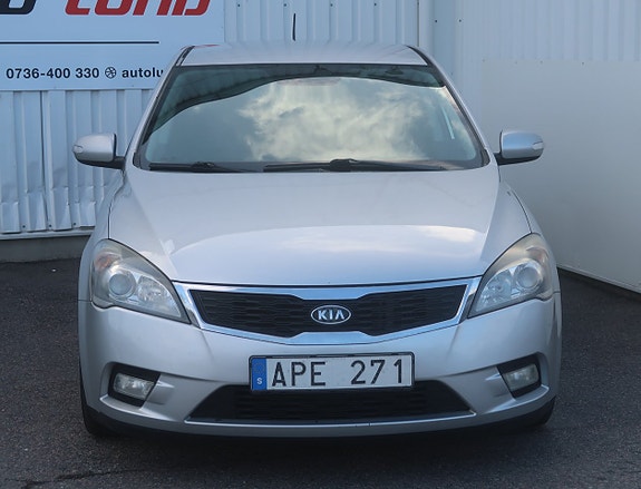 Kia Ceed 2 of 23
