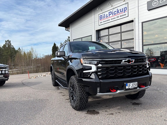 Chevrolet Silverado 1500 2 of 5