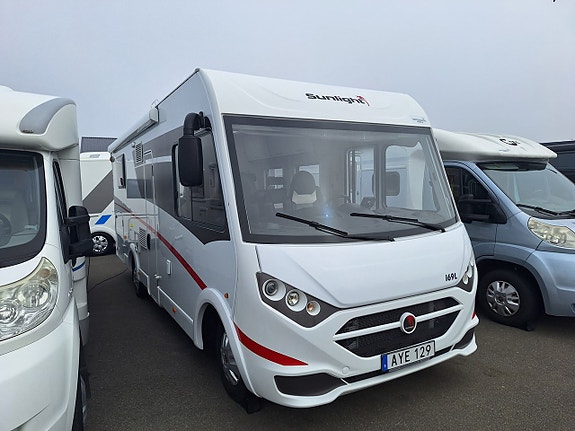 Sunlight I 69 L Queenbädd, Automat, AC, Solcell