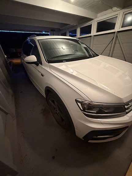 Volkswagen Tiguan Allspace 4 of 5