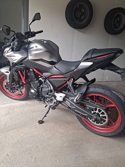 Kawasaki Z650 3 of 4