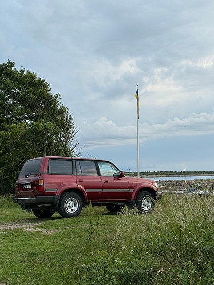 Toyota Land Cruiser 4 of 6