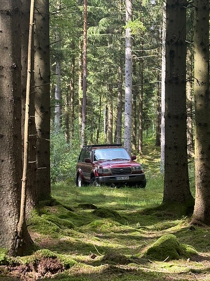 Toyota Land Cruiser 3 of 6