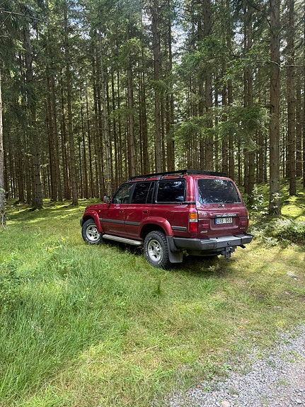 Toyota Land Cruiser 2 of 6