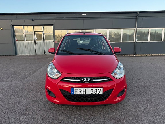 Hyundai i10 3 of 18
