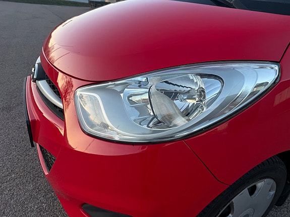 Hyundai i10 2 of 18