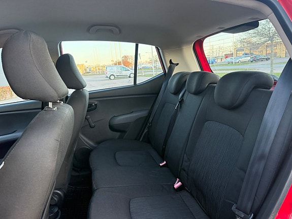 Hyundai i10 12 of 18