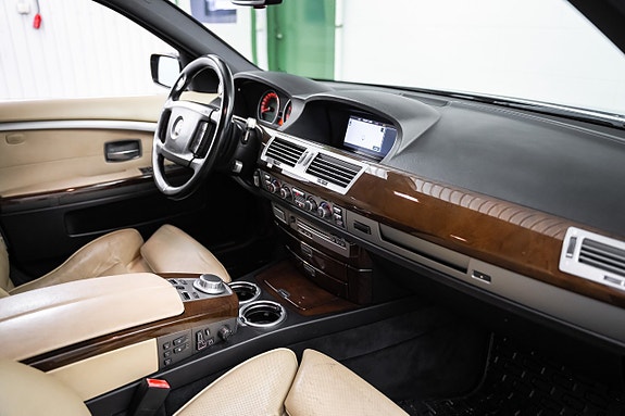 BMW 745d 19 of 27