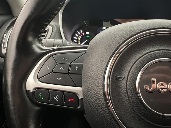 Jeep Compass 16 of 30