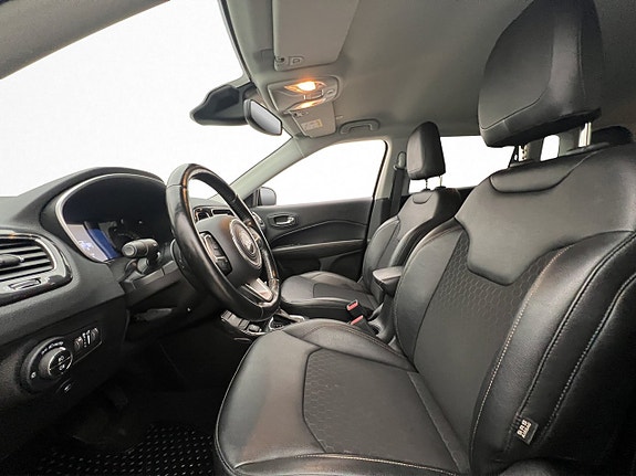 Jeep Compass 12 of 30