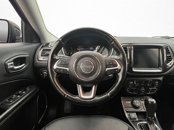Jeep Compass 14 of 30