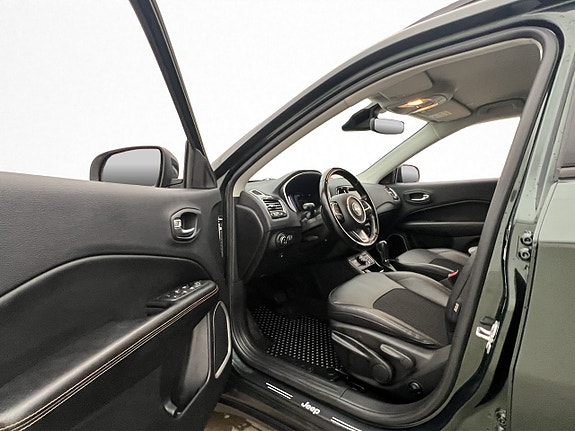 Jeep Compass 11 of 30