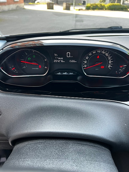 Peugeot 208 8 of 11