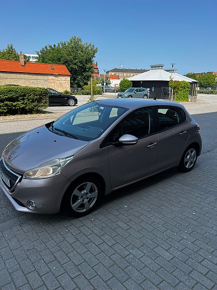 Peugeot 208 4 of 5