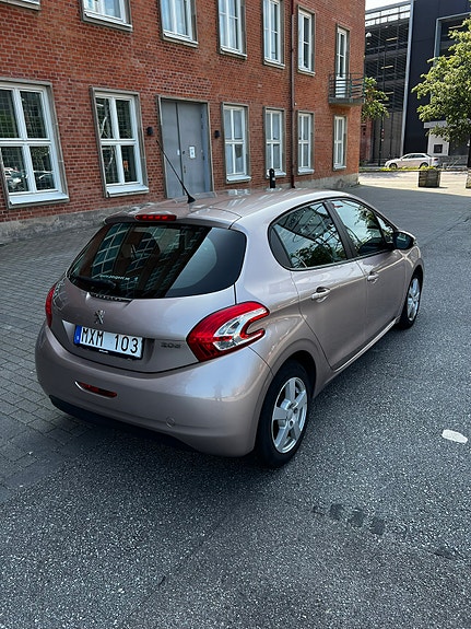 Peugeot 208 5 of 5