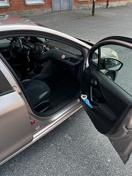 Peugeot 208 6 of 11