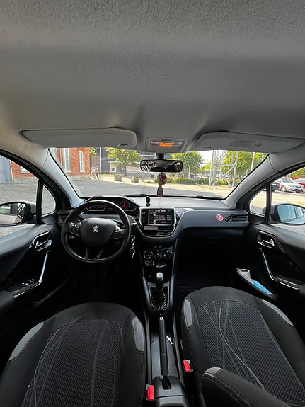 Peugeot 208 10 of 11