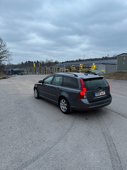Volvo V50 4 of 5