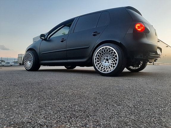 Volkswagen Golf V 3 of 5