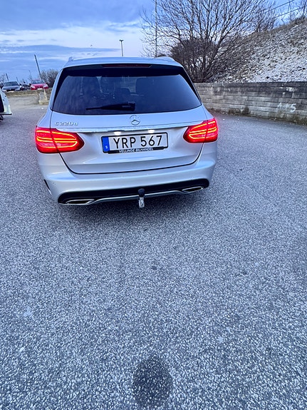 Mercedes-Benz C220 3 of 5