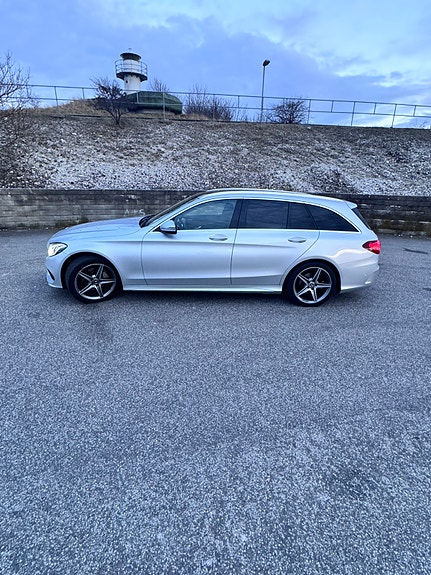 Mercedes-Benz C220 2 of 5
