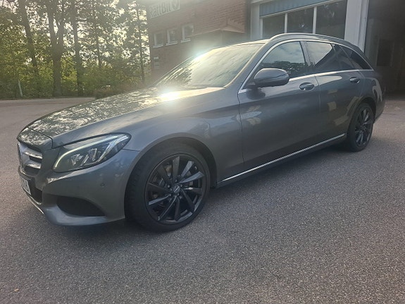 Mercedes-Benz C220 d 3 of 8