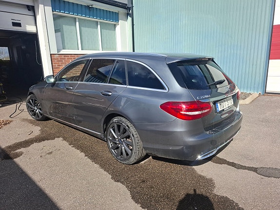 Mercedes-Benz C220 d 2 of 5