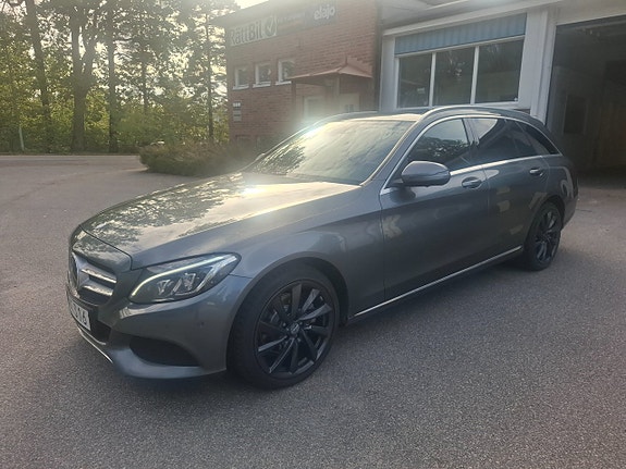 Mercedes-Benz C220 d 2 of 8