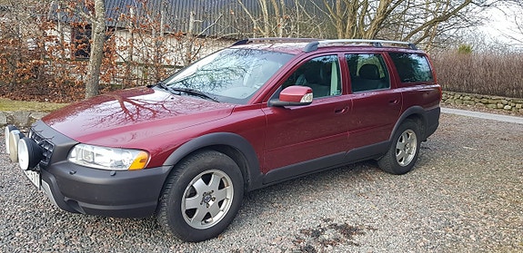 Volvo XC70 2 of 5