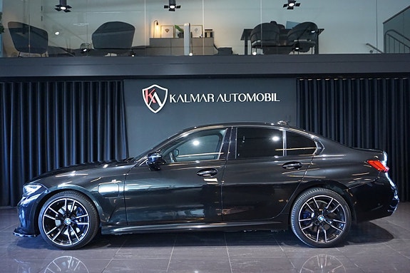 BMW 330e 3 of 5