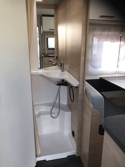 Caravelair Alba 486 Family 4 of 9