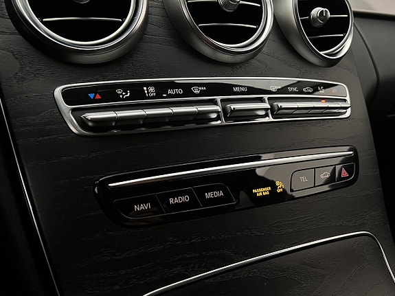 Mercedes-Benz C200 23 of 30