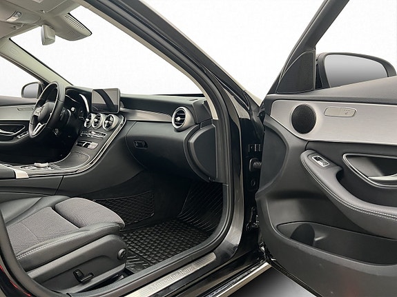Mercedes-Benz C200 27 of 30