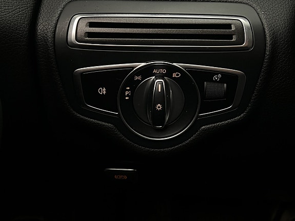 Mercedes-Benz C200 13 of 30