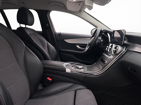 Mercedes-Benz C200 26 of 30