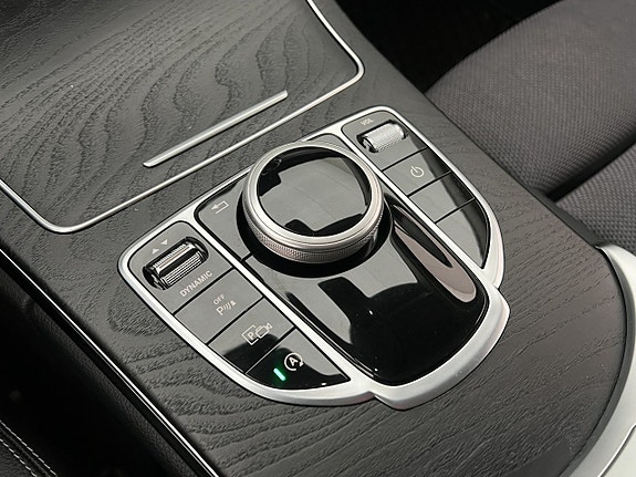 Mercedes-Benz C200 24 of 30