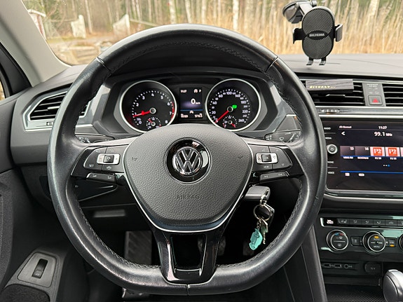 Volkswagen Tiguan 12 of 30