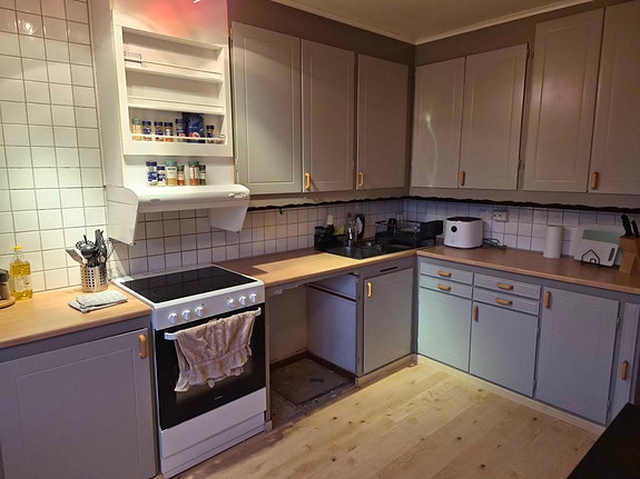 Komplett kök m. vitvaror skänkes mot nedmontering